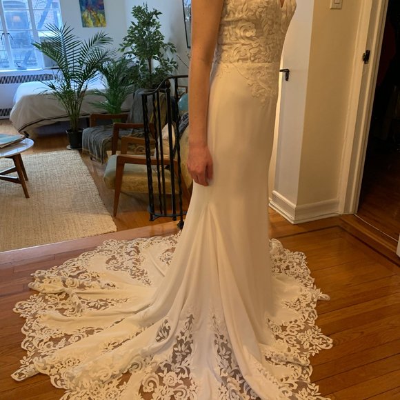 KLEINFELD BRIDAL Unaltered Wedding Gown - Picture 6 of 14